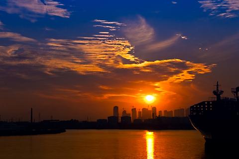 赞美夕阳人生感悟的句子（配夕阳的短句优美）