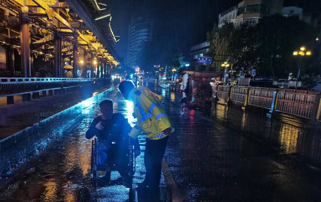 《雨天暖心一句话精选》
