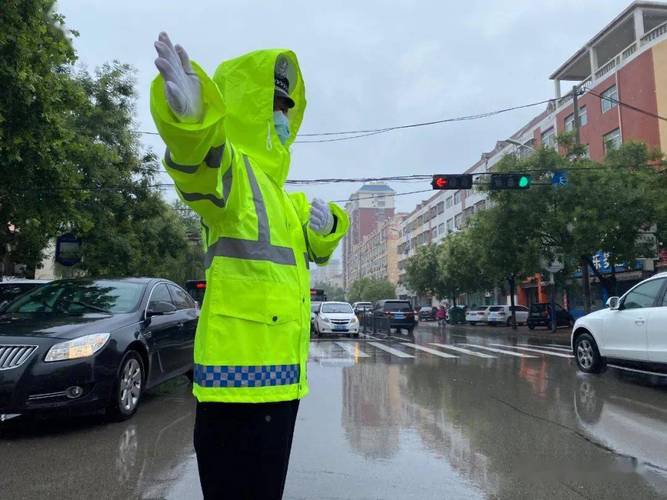 《雨天暖心一句话精选》
