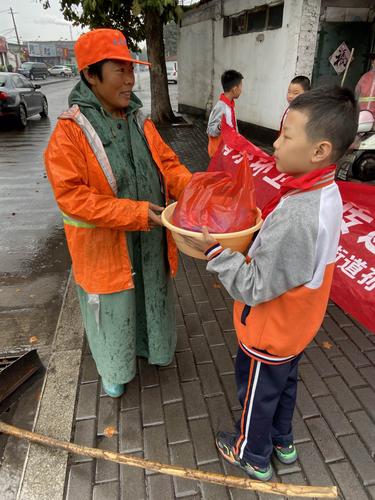 感恩清洁工（致敬那些最美好的清洁工）
