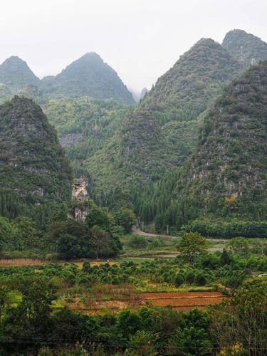 山的佳句（感受大自然的奇妙和壮美，领略山之神韵
）