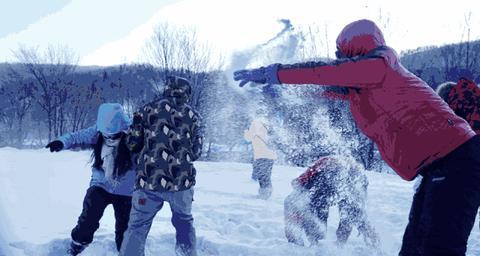 二年级堆雪人打雪仗看图写话（四年级作文打雪仗精选）