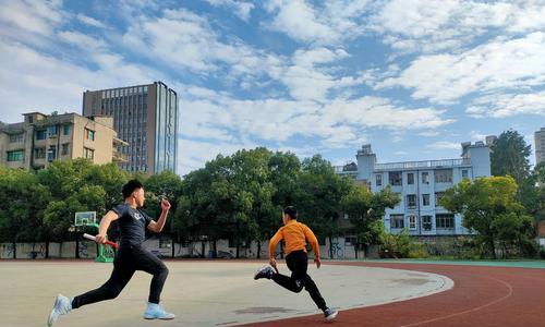 运动会作文400字接力赛（《克服难题，获得荣耀》）