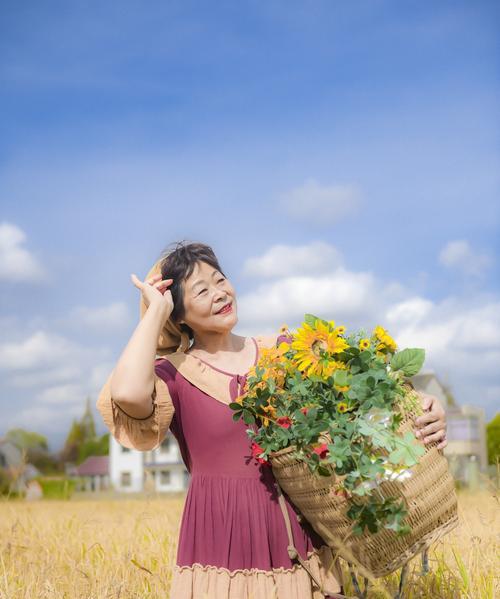 描写秋天的田野的优美句子和段落（秋日田园诗意：描写秋天田野优美句子摘抄）