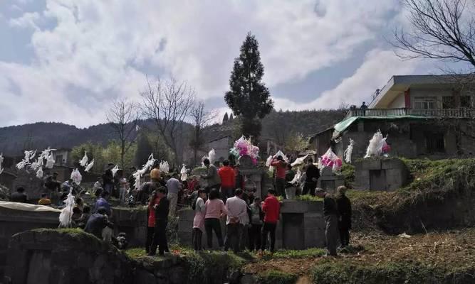 清明祭拜长辈诗词（祭拜长辈，缅怀深情）