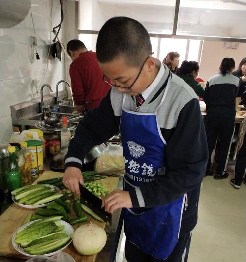 以难忘首次做饭为话题的作文500字（《新手做饭的第一次》）