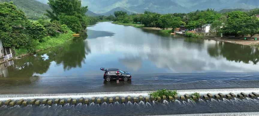 以路上的风景为主题的作文（《路上的风景，心中的美丽》）