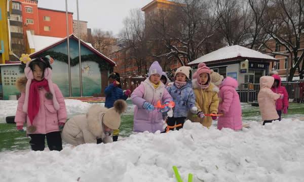 快乐的冬作文600字初二（《快乐的冬天——雪地足球》）