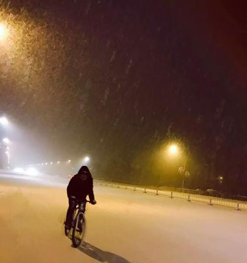 下雪天的朋友圈唯美说说（银装素裹，唯美雪景）