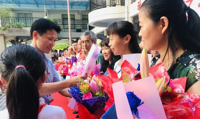 小学生教师节感恩祝福语（《感恩教师，点亮未来》）