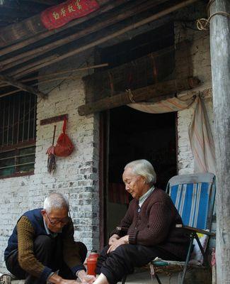 夫妻之间相濡以沫的短句（夫妻相濡沫的唯美句子）