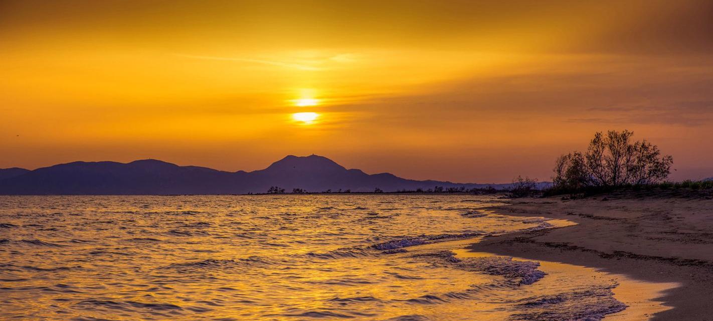 有关赞美夕阳的句子简短的句子英语（赞美夕阳的句子简短）