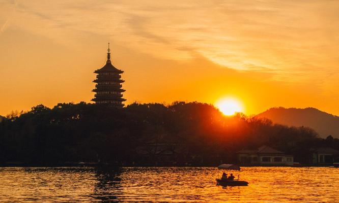 有关赞美风景的句子简短的好句有哪些（《赞美风景的短句：一场美丽的邂逅》）