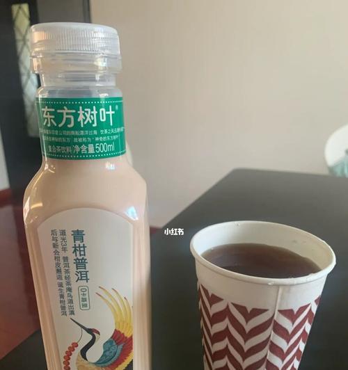 有关秋天第一杯奶茶唯美说说的句子有哪些（品尝秋天的杯奶茶）