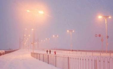 冬天下雪怎么发朋友圈（冬日下雪的诗意）