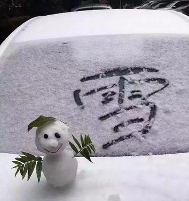 发朋友圈下雪幽默的经典句子有哪些？如何用经典句子表达下雪的快乐？